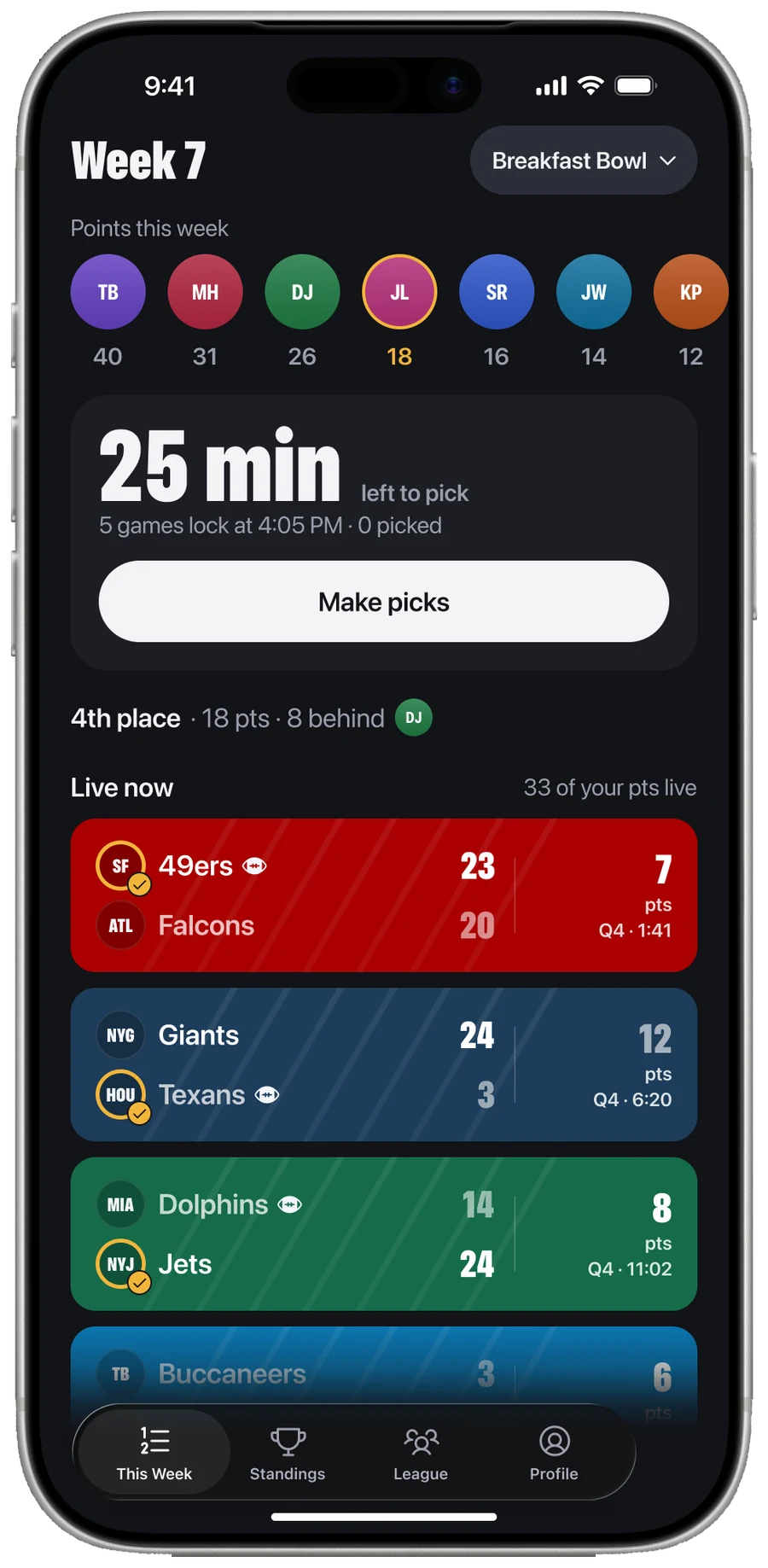Sidelyn game-day overview with live NFL scores, selected teams and points.